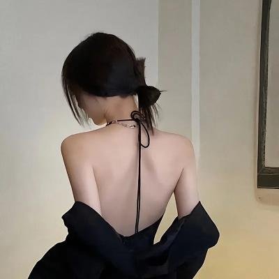 恨君不似江楼月